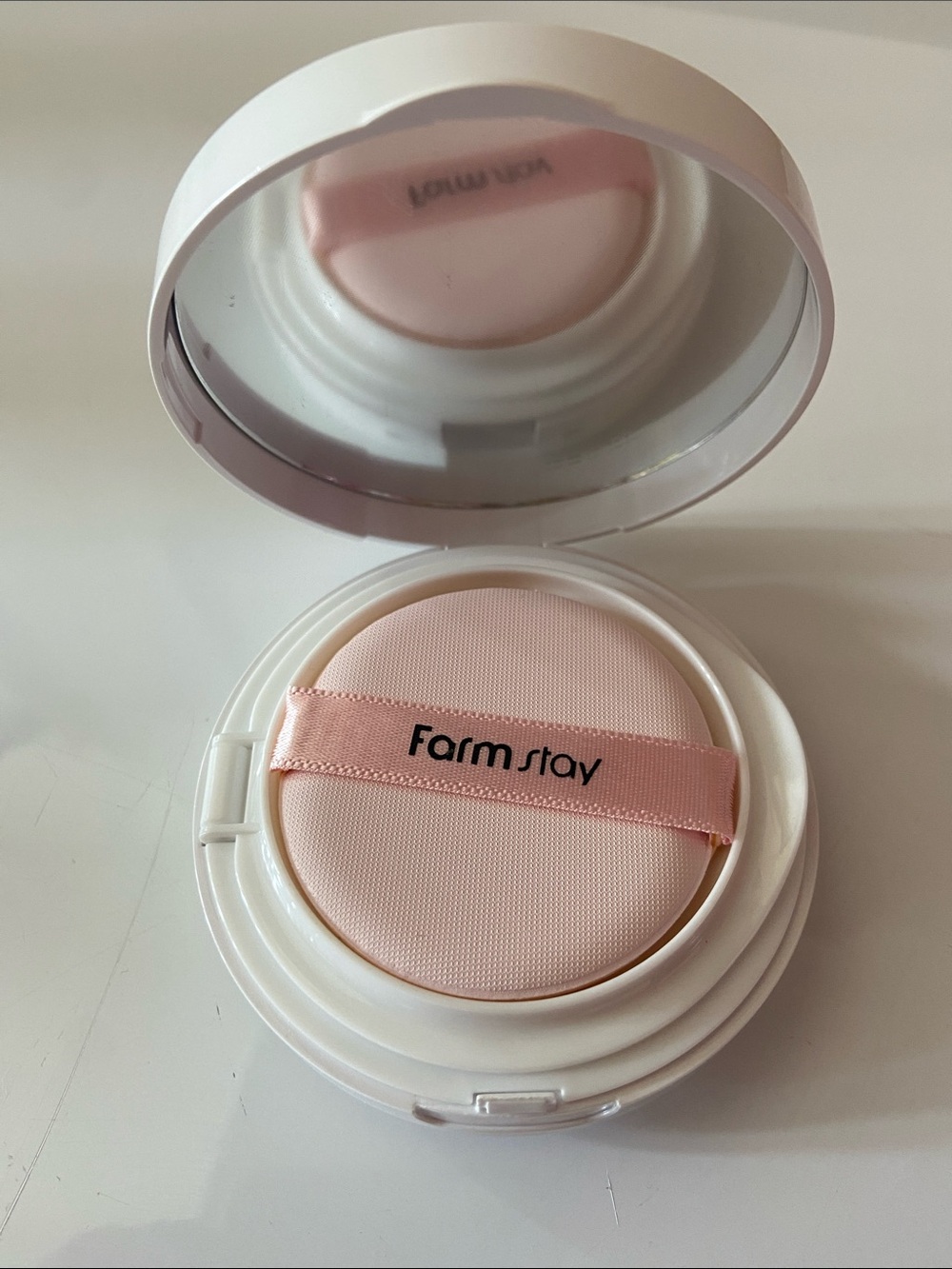 🆕 Glow Pink Tone Up Cushion & Highlighter - Picture 3 of 6